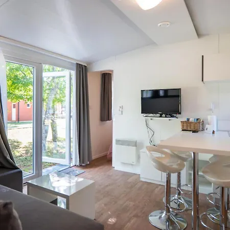 Campeggio 2 Bedroom Cozy Stacaravan In Obrovac