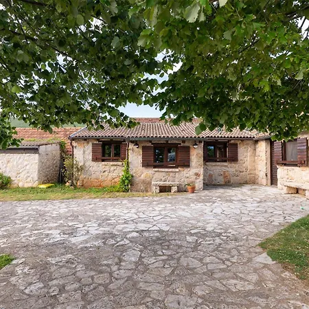 2 Bedroom Cozy Stacaravan In 4* Obrovac