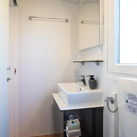 2 Bedroom Cozy Stacaravan In Campeggio