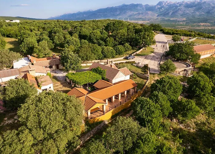 2 Bedroom Cozy Stacaravan In אתר קמפינג