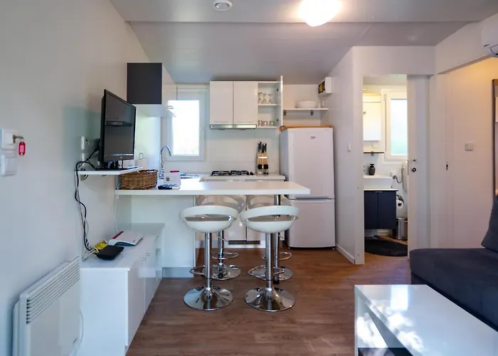 אתר קמפינג 2 Bedroom Cozy Stacaravan In