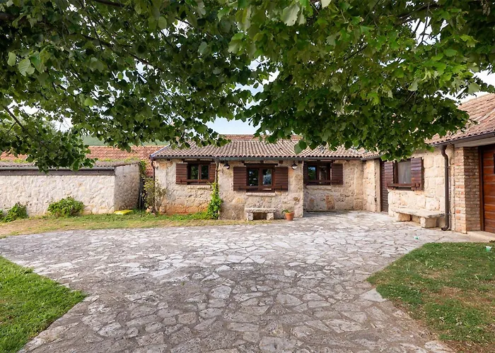 2 Bedroom Cozy Stacaravan In 4* אוברובץ