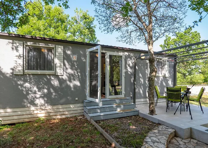 2 Bedroom Cozy Stacaravan In אתר קמפינג אוברובץ