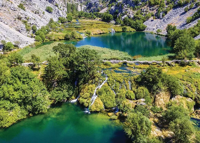 2 Bedroom Cozy Stacaravan In