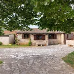 2 Bedroom Cozy Stacaravan In 4* Obrovac