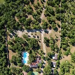 2 Bedroom Cozy Stacaravan In Κάμπινγκ 4*