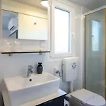 Κάμπινγκ 2 Bedroom Cozy Stacaravan In Obrovac