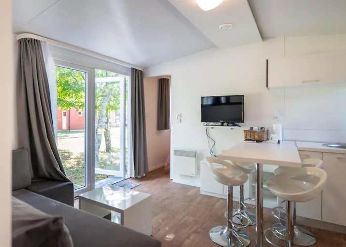 Camping 2 Bedroom Cozy Stacaravan In Obrovac