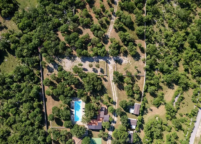 2 Bedroom Cozy Stacaravan In Camping 4*