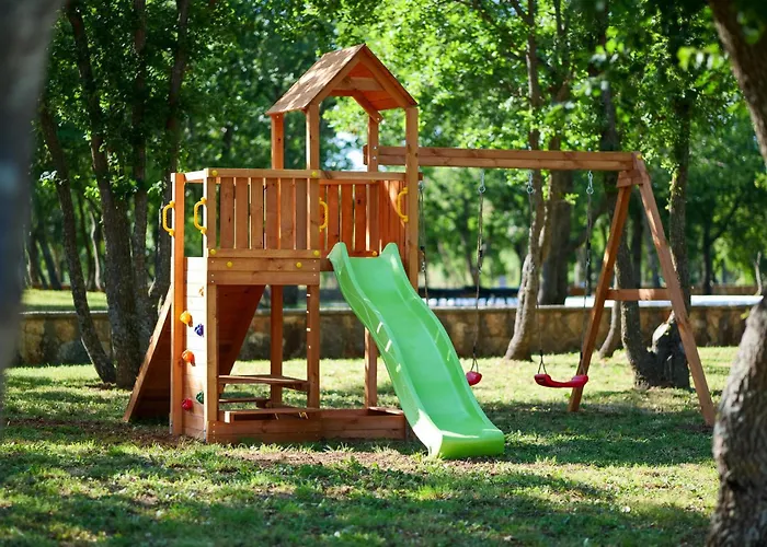 Camping 2 Bedroom Cozy Stacaravan In Obrovac