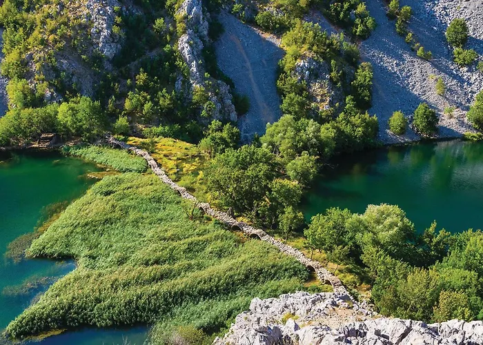 2 Bedroom Cozy Stacaravan In Camping